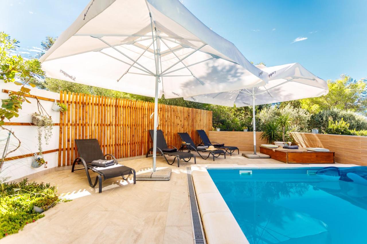 Nono Jure , Private Pool & Sauna Milna  Exterior photo